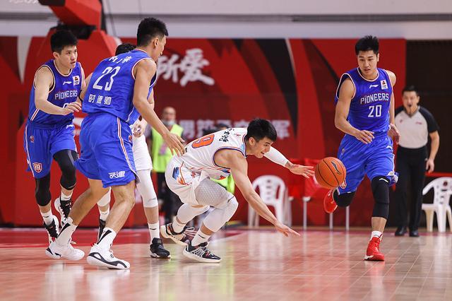 开云体验APP官网入口-亚特兰大围绕NBA常规赛远射贴柱深圳男篮远射贴柱备战西甲之后，新疆广汇强势反弹备战国王杯(莫兰特隔扣文版亚马)